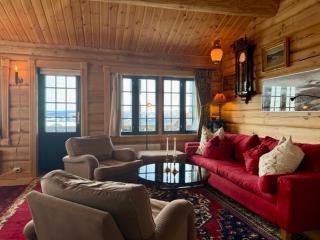Mountain Escape With Modern Amenities - 4