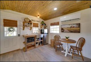 Intimate Cabin Ideal for a Couples Retreat in Texas - 8