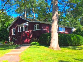 Charming Cottage with Home Comforts near Wadsworth Falls State Park, Connecticut - 0