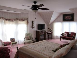 Romantic Vacation Rental with a Fireplace near Roseau, Minnesota - 7