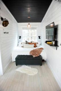 Beautiful Modern Tree House Cabin Surrounded by Trees for a Peaceful Romantic Getaway near Lone Oak, Texas - 7