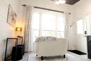 Beautiful Modern Tree House Cabin Surrounded by Trees for a Peaceful Romantic Getaway near Lone Oak, Texas - 4