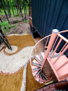 Beautiful Modern Tree House Cabin Surrounded by Trees for a Peaceful Romantic Getaway near Lone Oak, Texas - 1