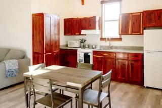 Secluded Cabin Rental for a Weekend Getaway near Austin - 4