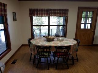 Peaceful Lakeside Weekend Getaway for Four in East Texas - 5