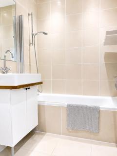 Garden Flat Walking distance to Tube & Train- long stays welcome - 2