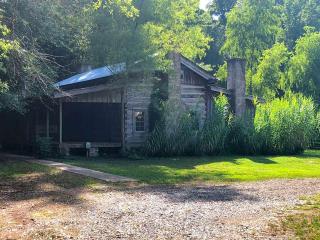 Rustic Log Cabin Rental for a Group Getaway near Prescott, Arkansas - 0