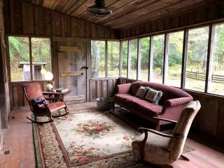 Rustic Log Cabin Rental for a Group Getaway near Prescott, Arkansas - 7