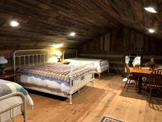 Rustic Log Cabin Rental for a Group Getaway near Prescott, Arkansas - 6