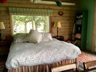 Romantic Riverfront Cottage with a Pier near Milwaukee, Wisconsin - 6