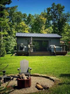 Modern Luxurious Woodside Cabin for Two in the Heart of Ohio's Wine Country near Madison, Ohio - 3