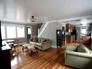 Lakefront Cottage Rental on Lily Lake in the Pocono Mountains of Pennsylvania - 8