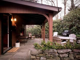 Lakefront Cottage Rental on Lily Lake in the Pocono Mountains of Pennsylvania - 6