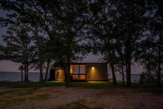 Luxurious Tiny House with Stunning Lake Tawakoni Views for an Unforgettable Escape near Quinlan, Texas - 4