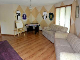 Charming Waterfront Cottage Rental on Cedar Lake near Annandale, Minnesota - 9
