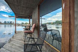 Rustic Vacation Rental with a Fabulous Deck on the Hillsborough River in Tampa, Florida - 4