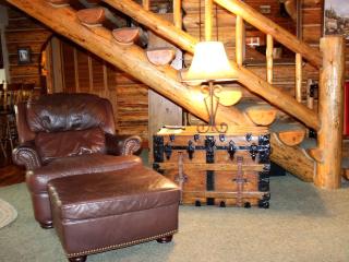 Authentic Cabin Rental with Hot Tub and Mountain Views in Columbia Falls, Montana - 8