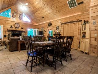 Family-Friendly Log Cabin with a Pool and Playground near the Ozarks, Missouri - 6