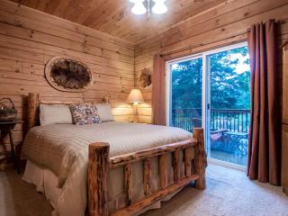 Family-Friendly Log Cabin with a Pool and Playground near the Ozarks, Missouri - 5