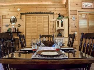 Family-Friendly Log Cabin with a Pool and Playground near the Ozarks, Missouri - 2