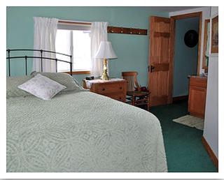 Romantic Vacation Rental in a Charming Carroll County Bed and Breakfast in Illinois - 3
