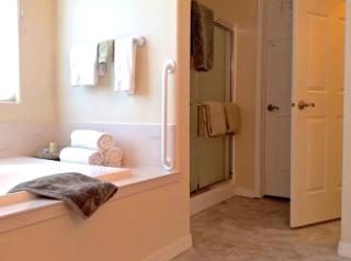 Luxurious Honeymoon Suite with Whirlpool Tub and Views of Snake River Canyon, Idaho - 6