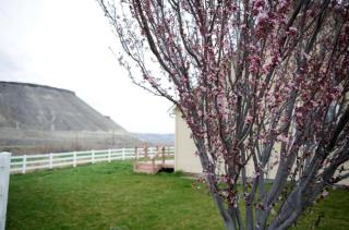 Luxurious Honeymoon Suite with Whirlpool Tub and Views of Snake River Canyon, Idaho - 4