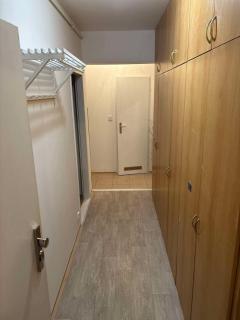 Modern Apartment with Projector & Free Parking - 8