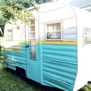 Retro Vacation Trailer with Colorful Interior near Fayetteville and Ozark National Forest, Arkansas - 5
