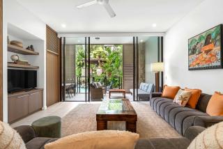 Sensational Swim Out - Resort Living by the Sea - 5