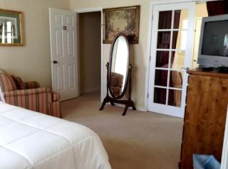 Romantic Suite with Private Bath and Views of Snake River Canyon, Idaho - 4