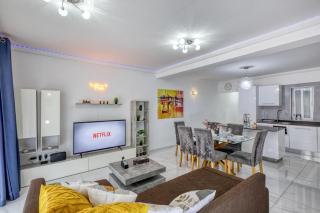 Walk to Seafront - 2 BR Suite in St Julian's - 3