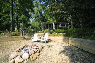 Secluded Lakeside Cottage Nestled in Woods for a Romantic Getaway near Mohawk State Forest, Connecticut - 5