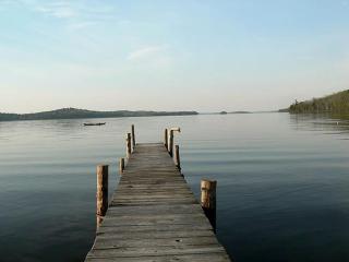 Picturesque Cottage Rental Situated on Great Pond in Maine - 9