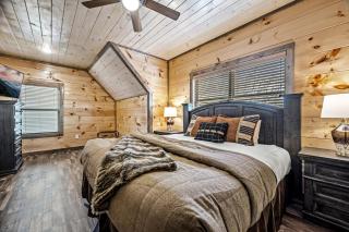 Great Smoky Mountain Retreat in this Luxury Cabin Rental for 10 with a Pool in Tennessee - 8