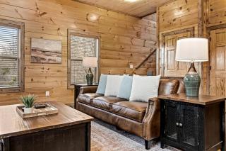 Great Smoky Mountain Retreat in this Luxury Cabin Rental for 10 with a Pool in Tennessee - 4