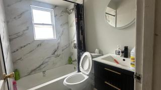 Comfortable Private Room Shared Bathroom - 8