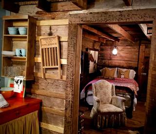 Romantic Log Cabin Getaway on a Farm near Texarkana, Arkansas - 9