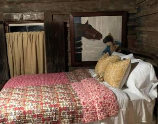 Romantic Log Cabin Getaway on a Farm near Texarkana, Arkansas - 7