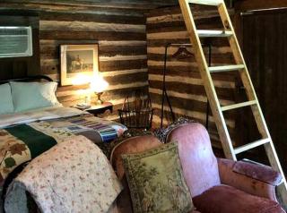Log Cabin Rental on a Farm in Historic Washington State Park, Arkansas - 8