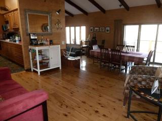 Riverside Cabin with a Hot Tub by Creeper Trailhead in Virginia - 4