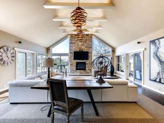 Luxury Cottage Rental with a Hot Tub and a Pond near Columbus, Ohio - 8