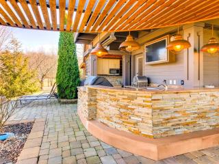Luxury Cottage Rental with a Hot Tub and a Pond near Columbus, Ohio - 6