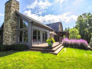 Luxury Cottage Rental with a Hot Tub and a Pond near Columbus, Ohio - 4