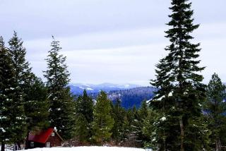 Adorable Cabin Rental with Fireplace for a Couples' Vacation near Post Falls, Idaho - 5