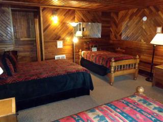 Rustic Room for a Secluded Winter Getaway by Mount Hood, Oregon - 8