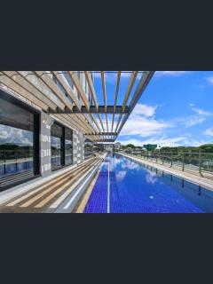 Bright CBD 2 bedroom resort-style escape - 3