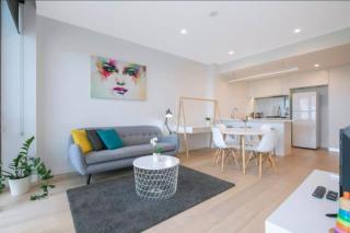 Bright CBD 2 bedroom resort-style escape - 1