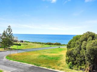 118 Seagull Ave - Large family home with open plan living and sea views - 8