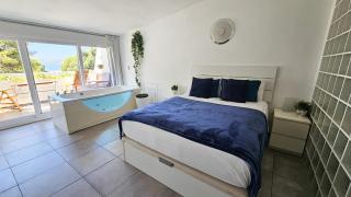 Junto a la Playa del Cristo, cerca del Puerto - 2